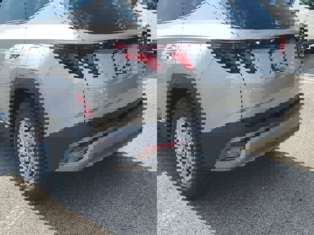 New 2026 Hyundai Tucson SE image 7