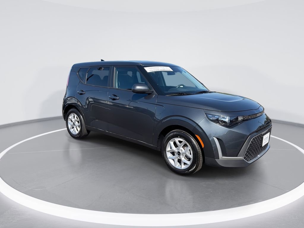 Used 2025 Kia Soul LX w/ LX Technology Package FWD image 2