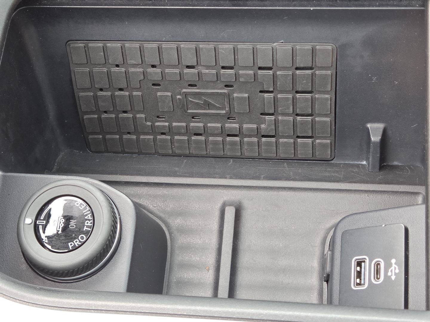 Used 2025 Ford Expedition Active AWD/4WD image 9