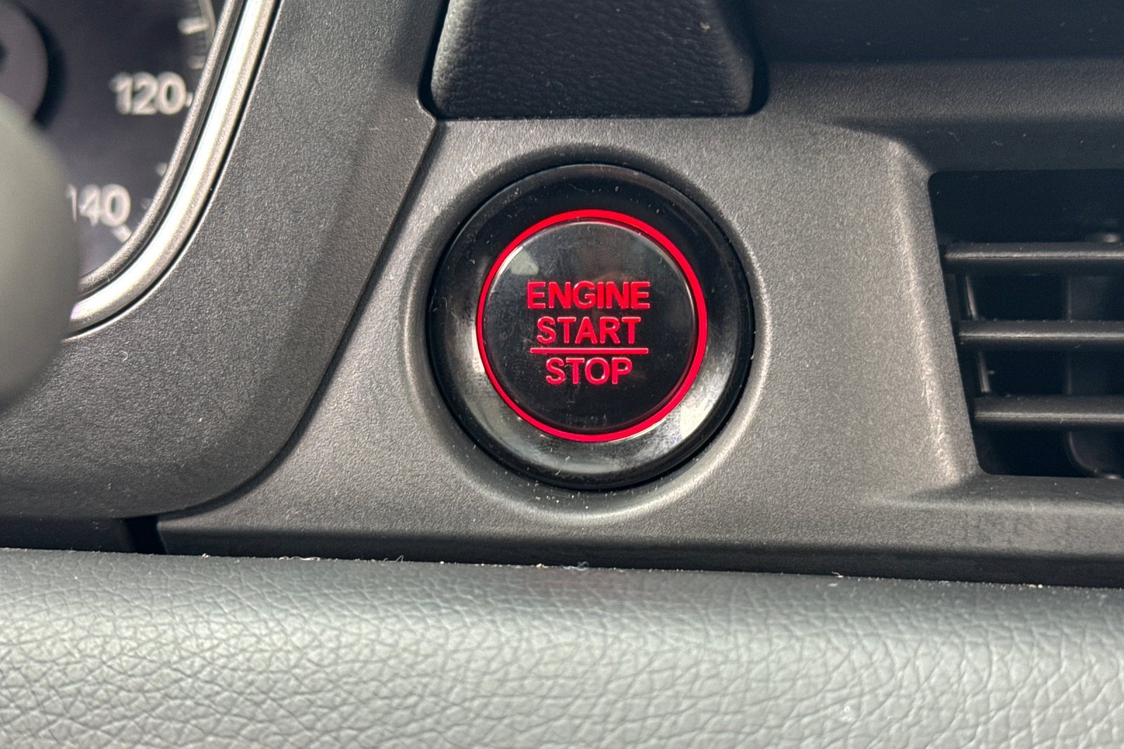 Certified 2024 Honda Pilot Touring image 16