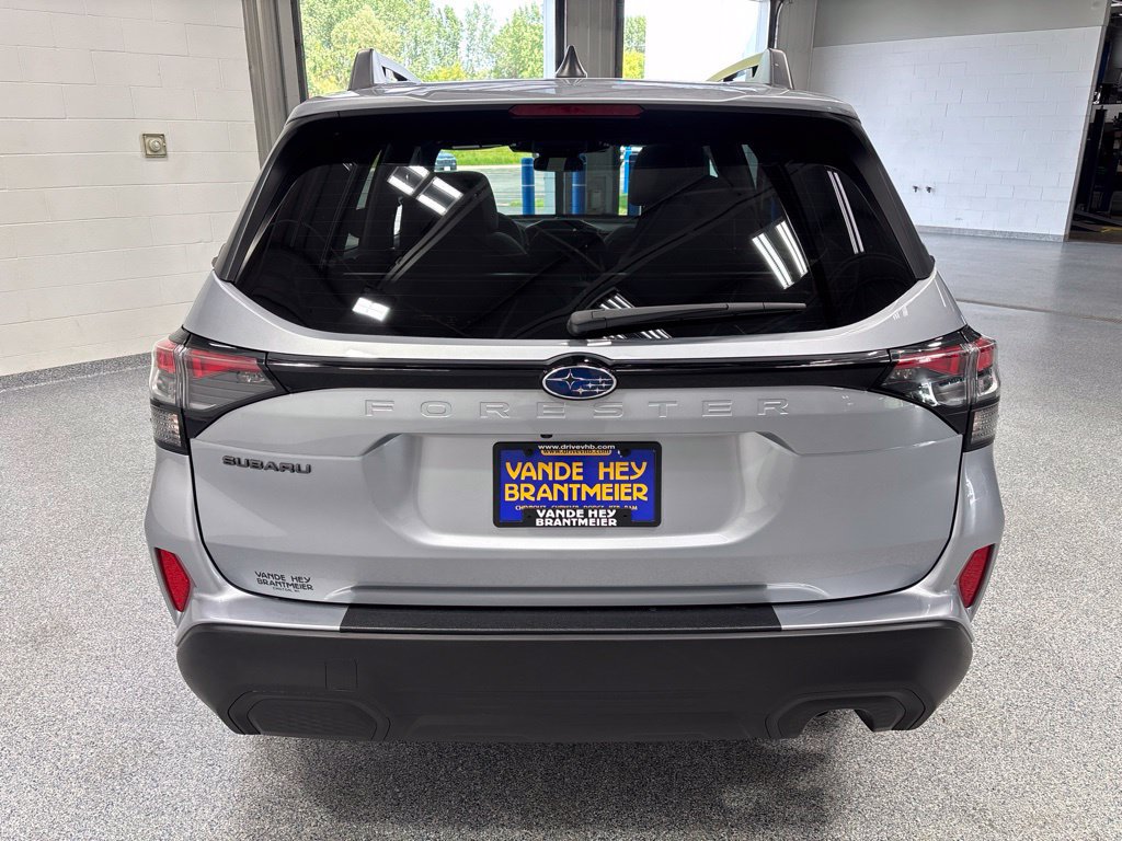 Used 2025 Subaru Forester Premium AWD/4WD image 6