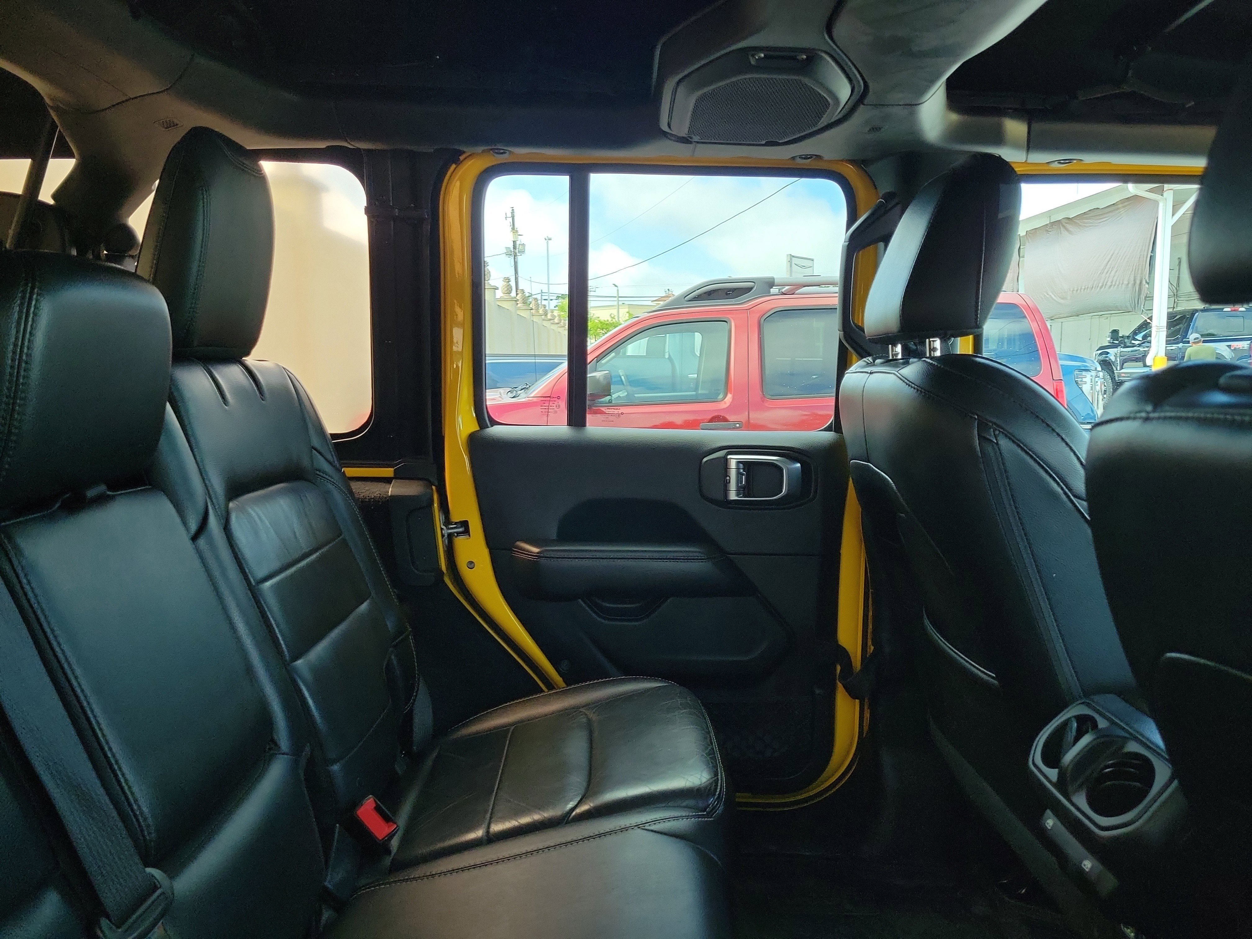Used 2018 Jeep Wrangler Unlimited Sahara AWD/4WD image 6