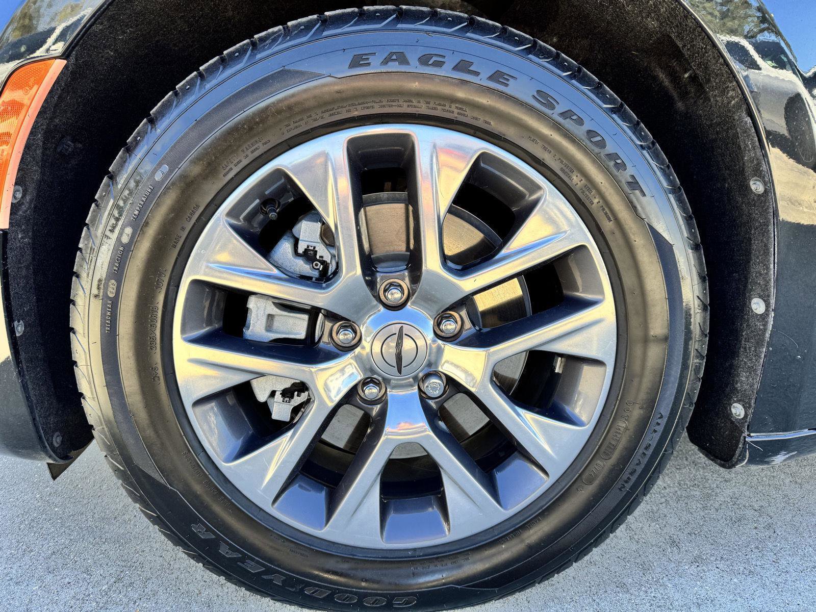 Used 2021 Chrysler Pacifica Pinnacle image 4