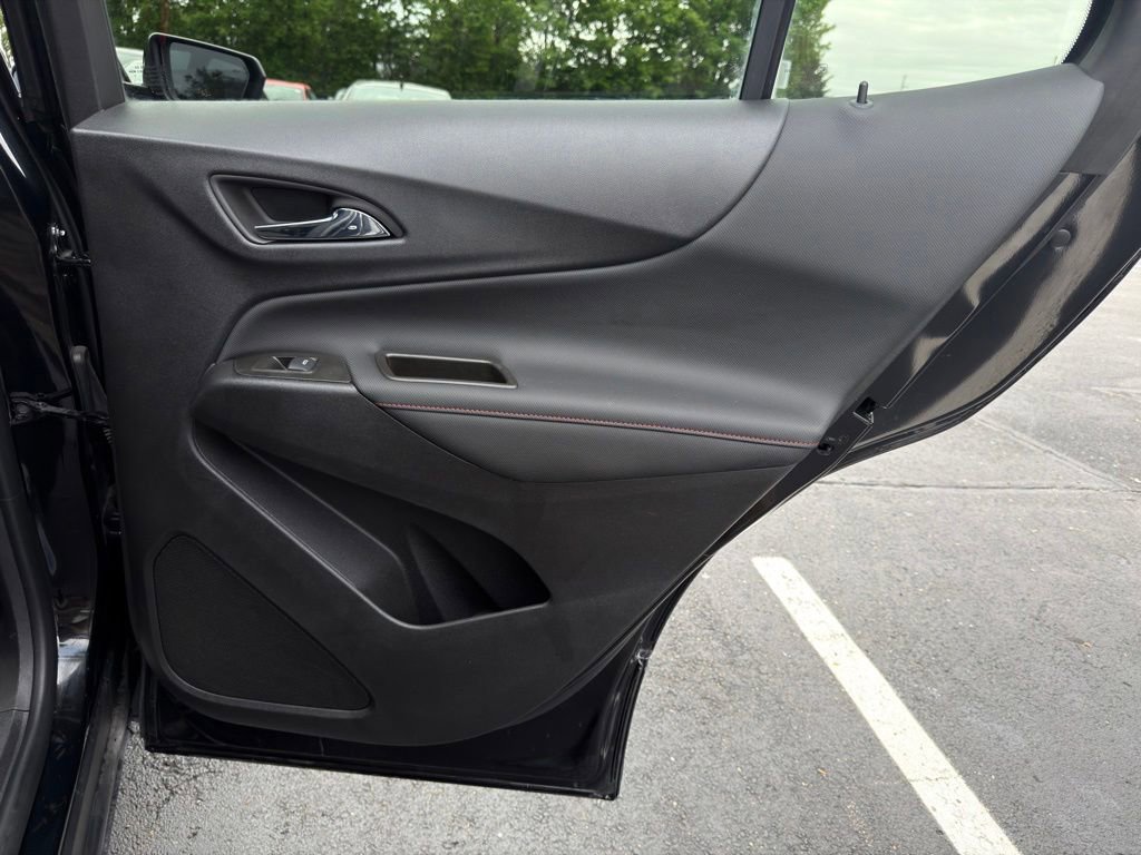 Used 2023 Chevrolet Equinox RS FWD image 24
