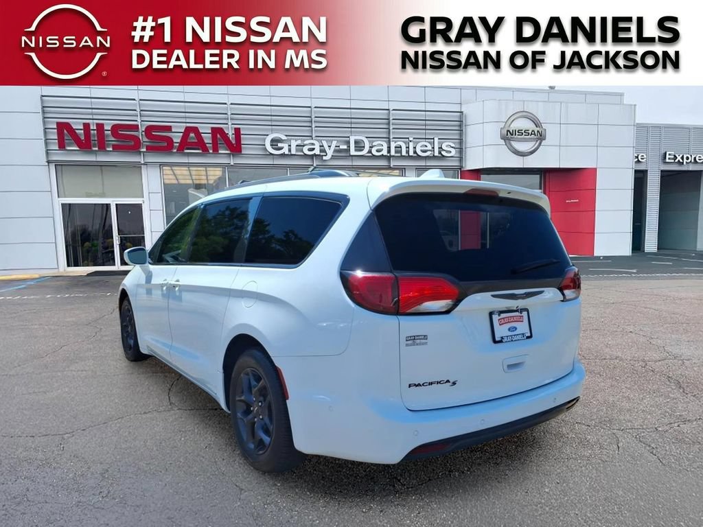 Used 2020 Chrysler Pacifica Touring-L Plus FWD image 5