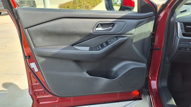 Used 2025 Nissan Rogue SV AWD/4WD image 15