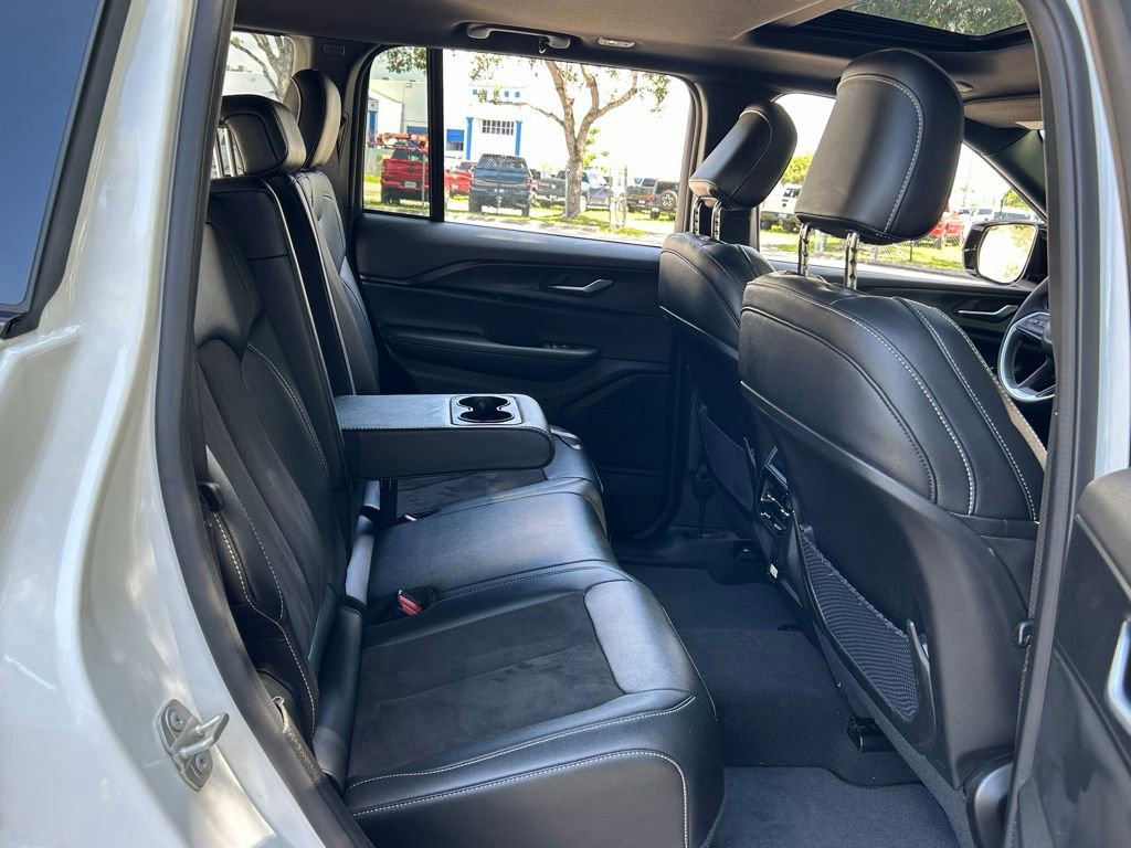 Certified 2024 Jeep Grand Cherokee Altitude image 40