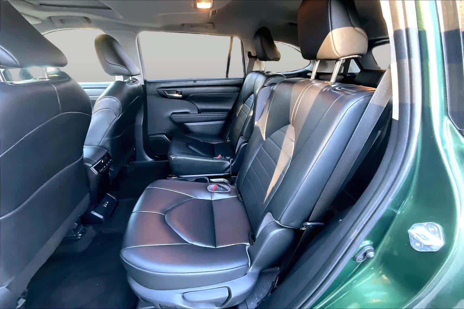 Used 2023 Toyota Highlander XLE AWD/4WD image 20