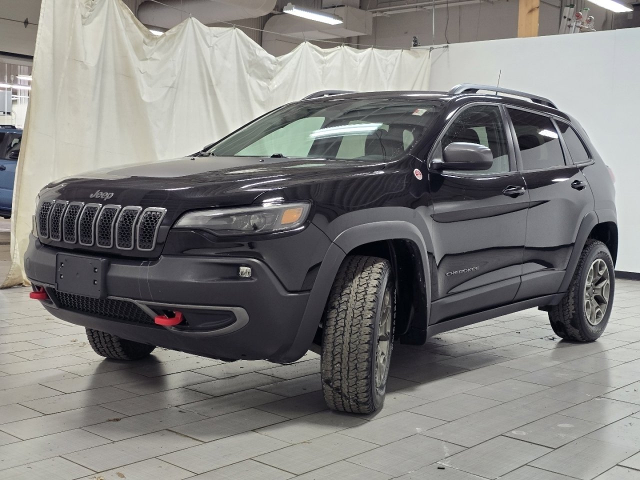 Used 2020 Jeep Cherokee Trailhawk AWD/4WD image 9