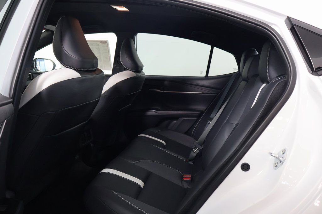 Used 2025 Toyota Camry SE image 11