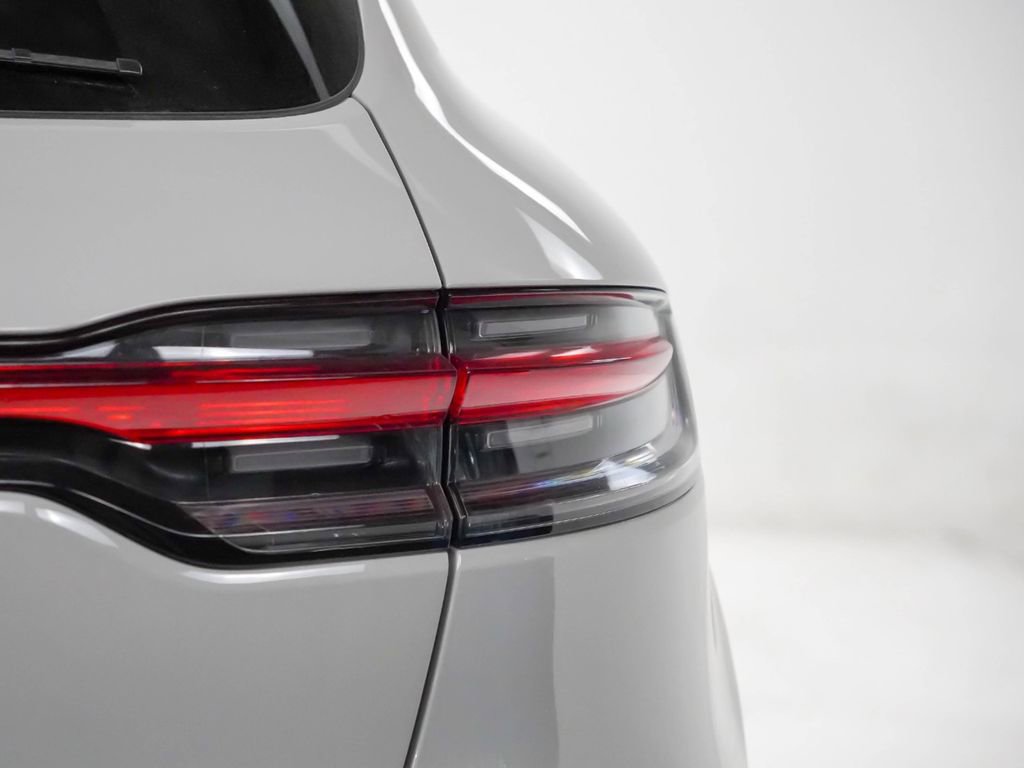 Certified 2026 Porsche Macan AWD/4WD image 12