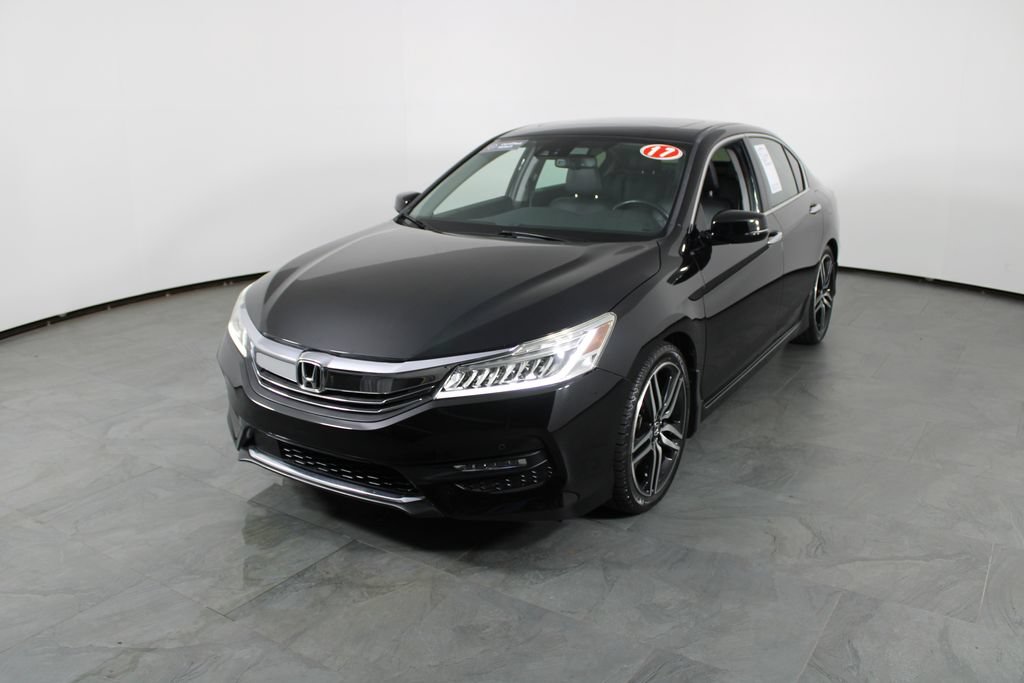 Used 2017 Honda Accord Touring image 2