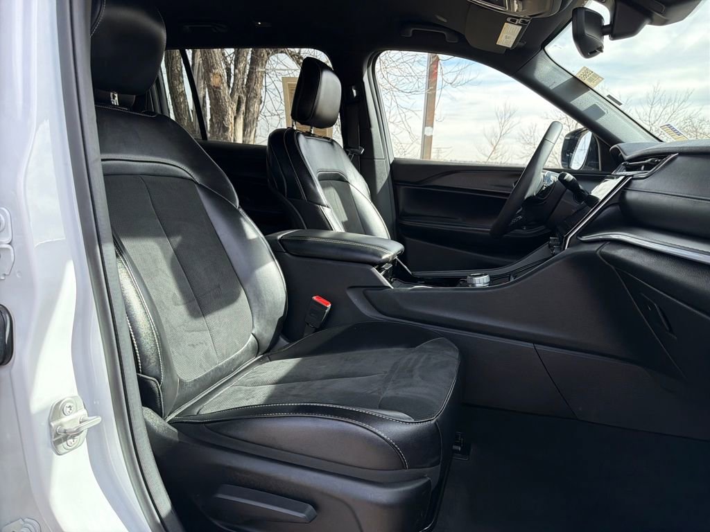 Used 2023 Jeep Grand Cherokee L Laredo image 35