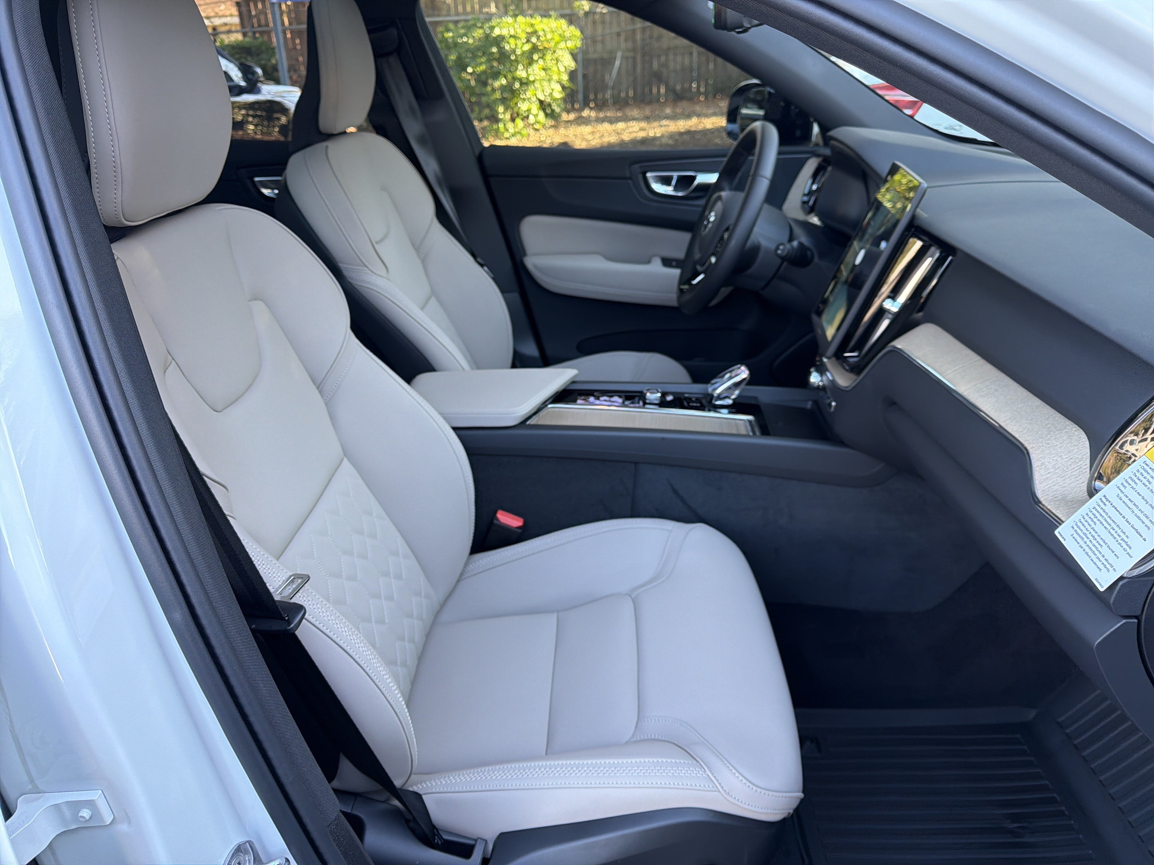 Used 2026 Volvo XC60 B5 Plus w/ Protection Package Premier AWD/4WD image 21