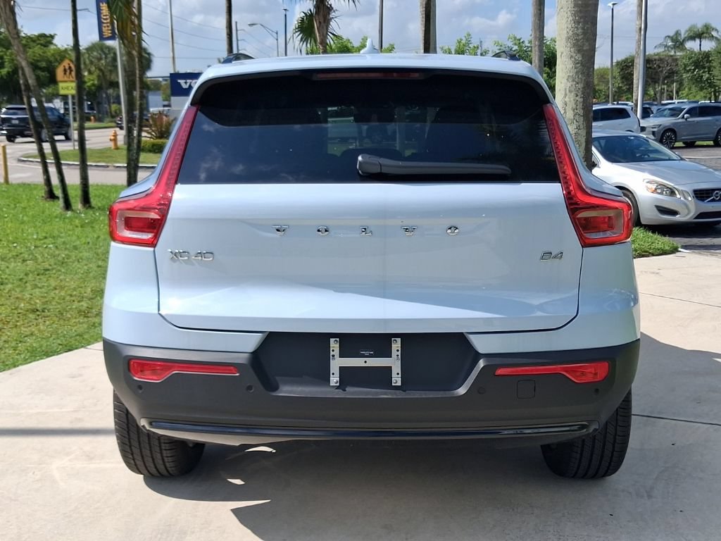 New 2026 Volvo XC40 B4 Core w/ Climate Package FWD image 4