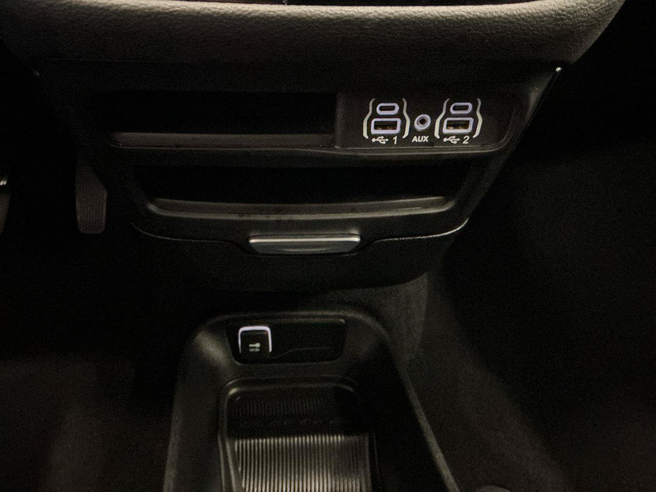 Used 2025 Chrysler Pacifica Select FWD image 23