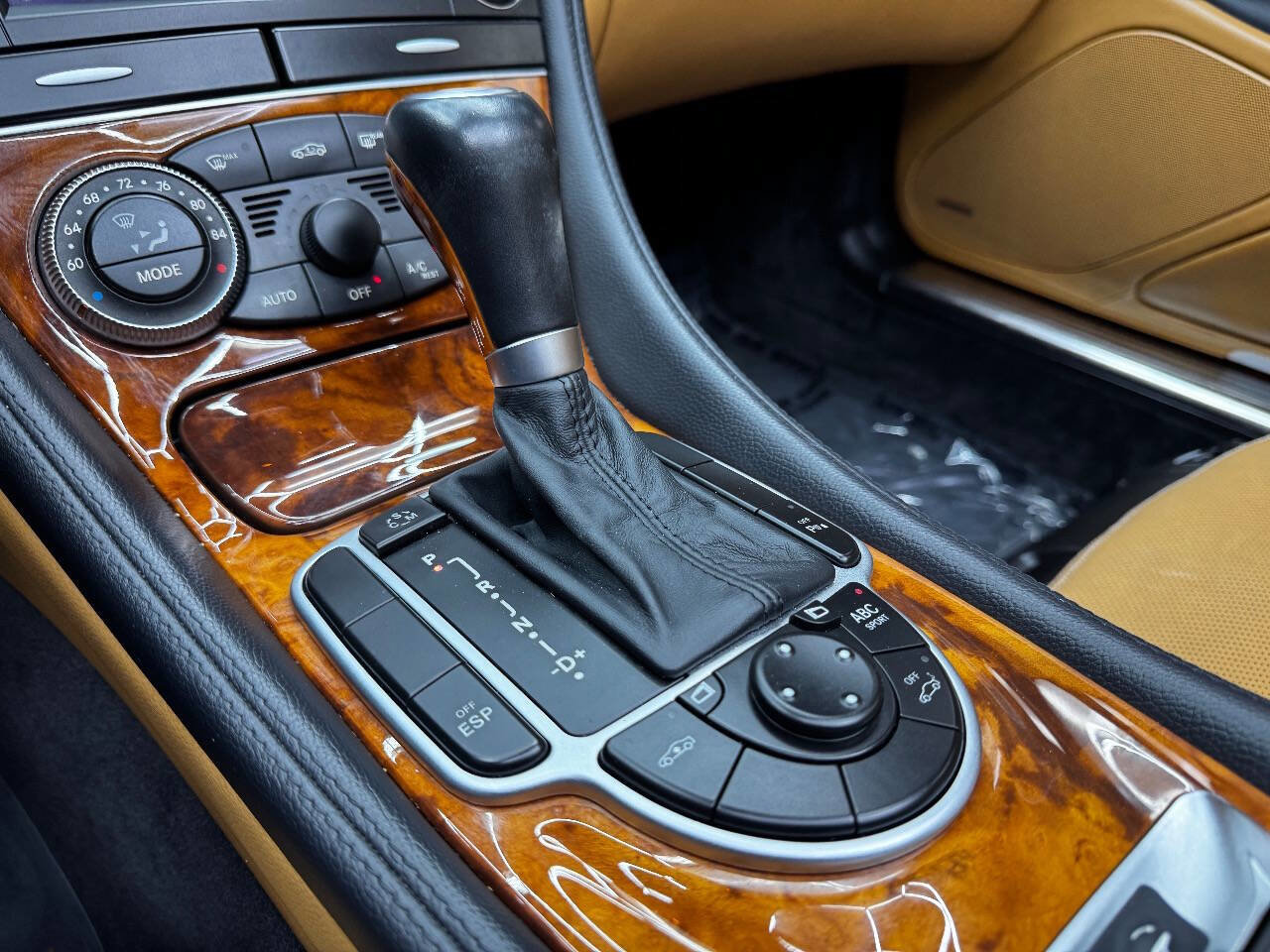 Used 2011 Mercedes-Benz SL 550 image 36