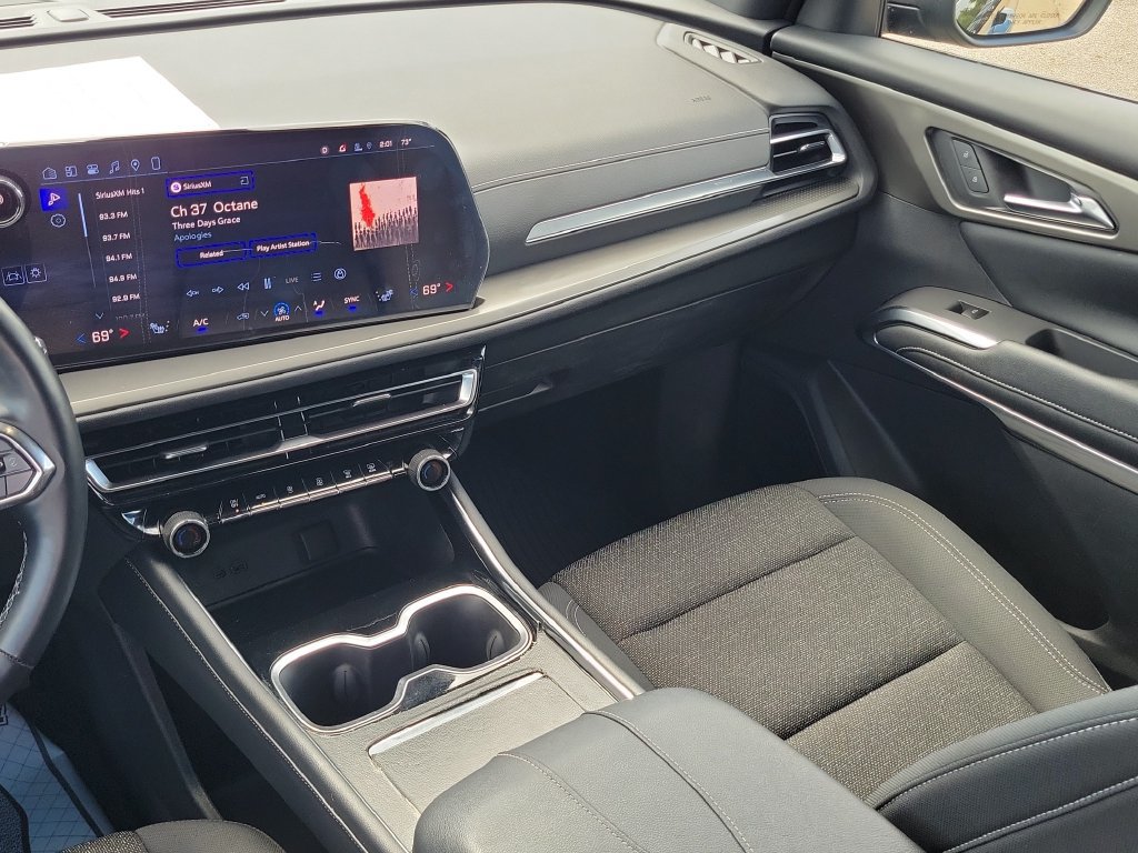 Used 2024 Chevrolet Traverse LS FWD image 32