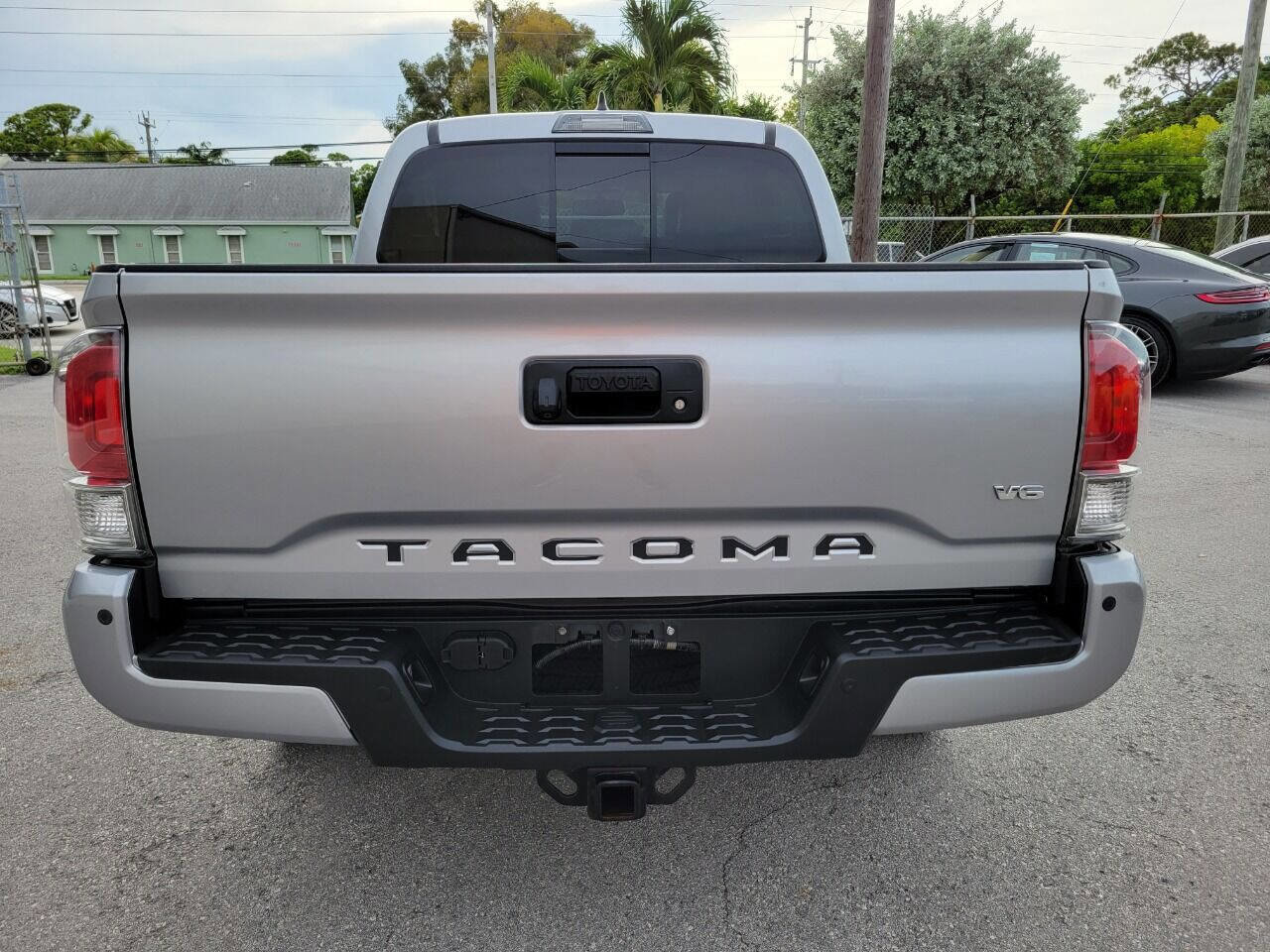 Used 2017 Toyota Tacoma Limited w/ Tow Package RWD image 6