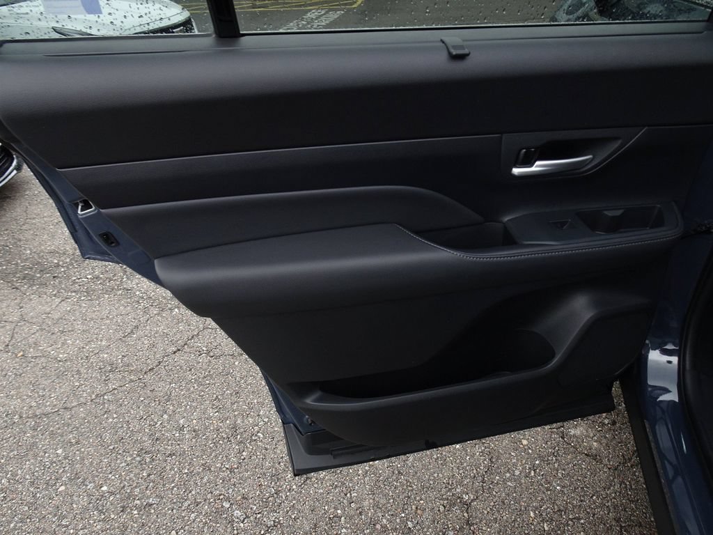 Used 2024 Toyota Grand Highlander AWD Hybrid image 16