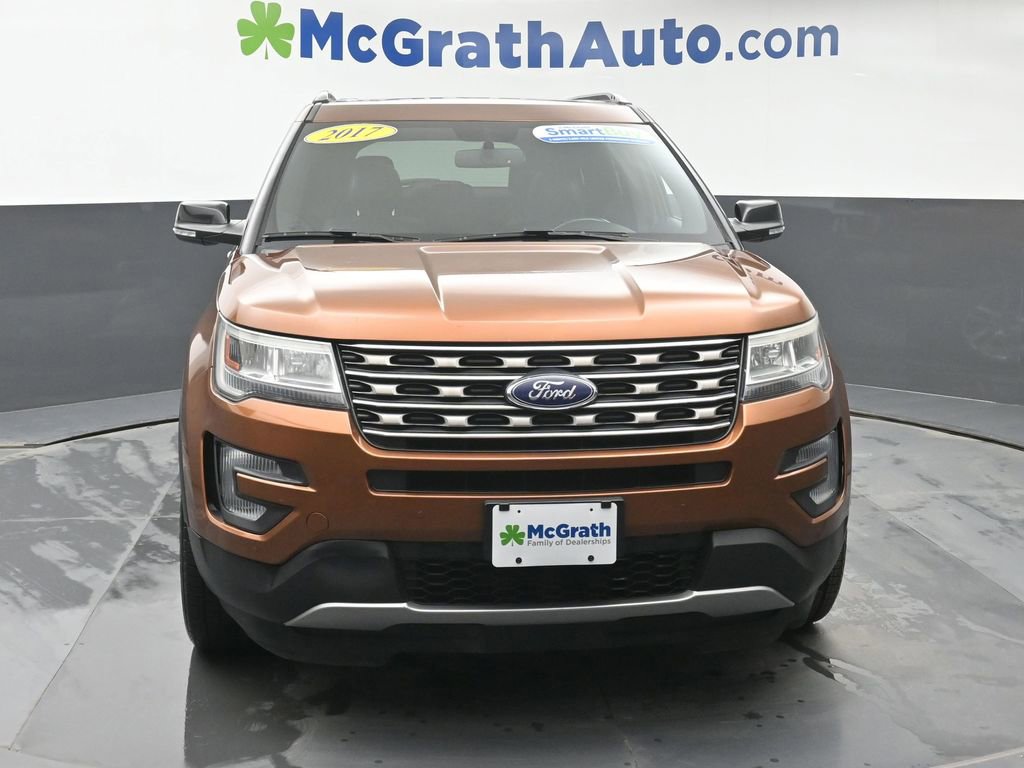 Used 2017 Ford Explorer XLT w/ Equipment Group 202A image 4