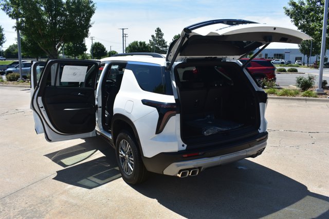 New 2026 Chevrolet Traverse LT w/ Driver Confidence Package AWD/4WD image 17