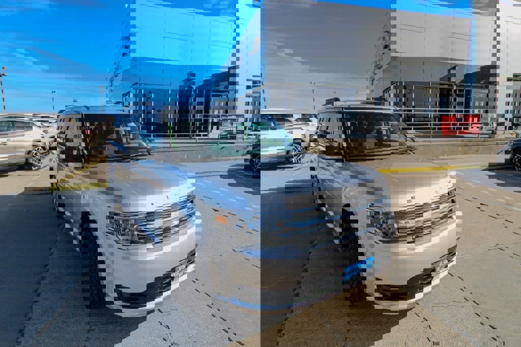 Used 2017 Ford Flex SE image 2