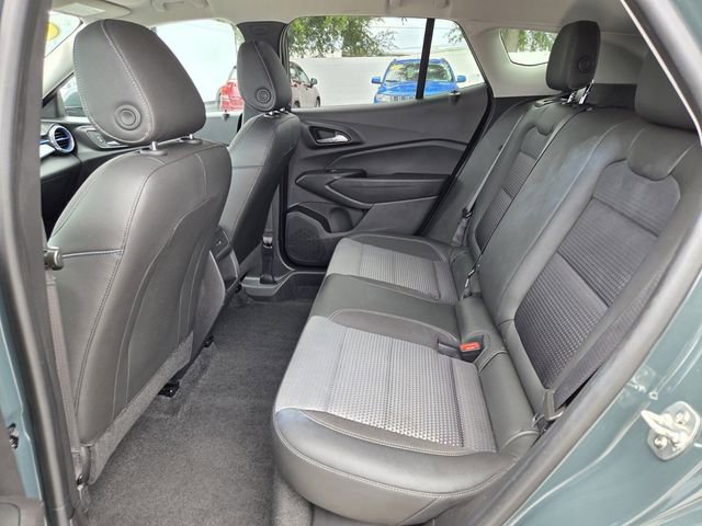 Used 2025 Chevrolet Trax LT FWD image 15