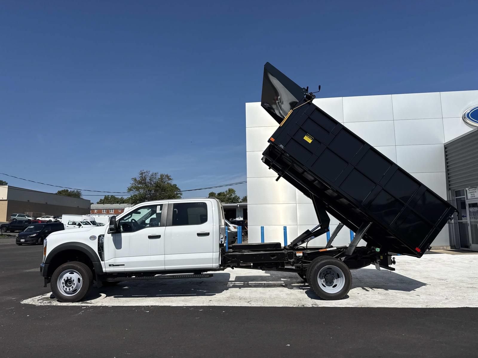 New 2025 Ford F550 4x4 Crew Cab image 6
