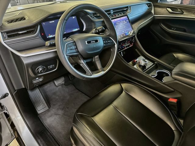 Used 2024 Jeep Grand Cherokee Limited w/ Black Appearance Package RWD image 9