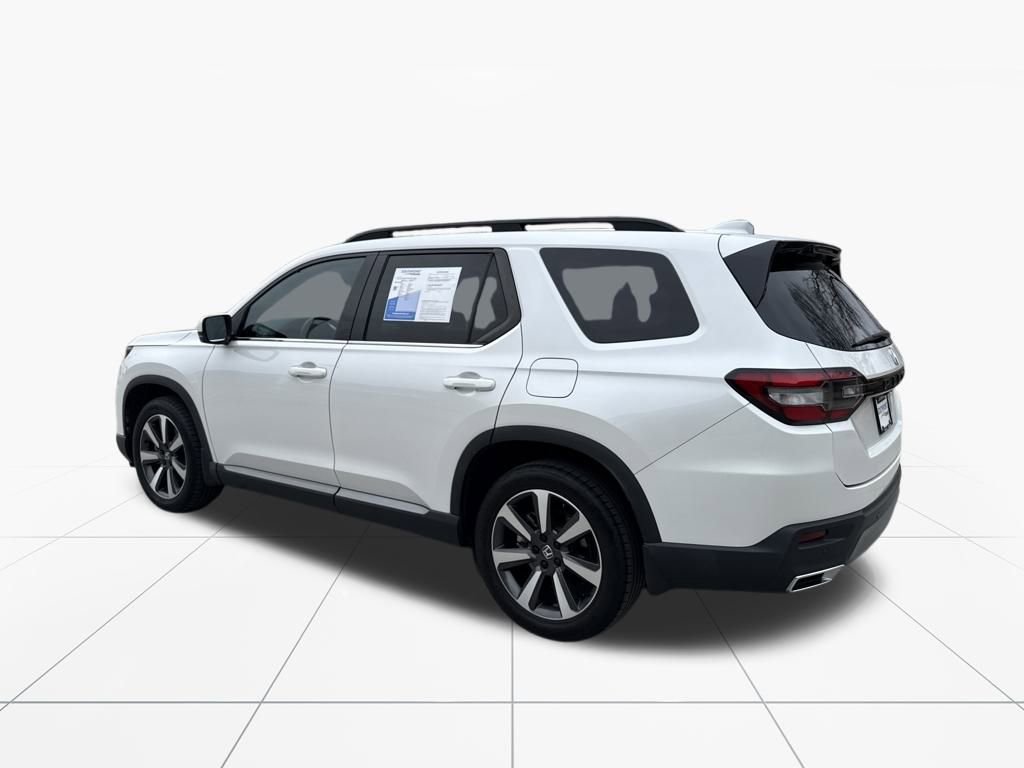 Used 2023 Honda Pilot Touring image 6