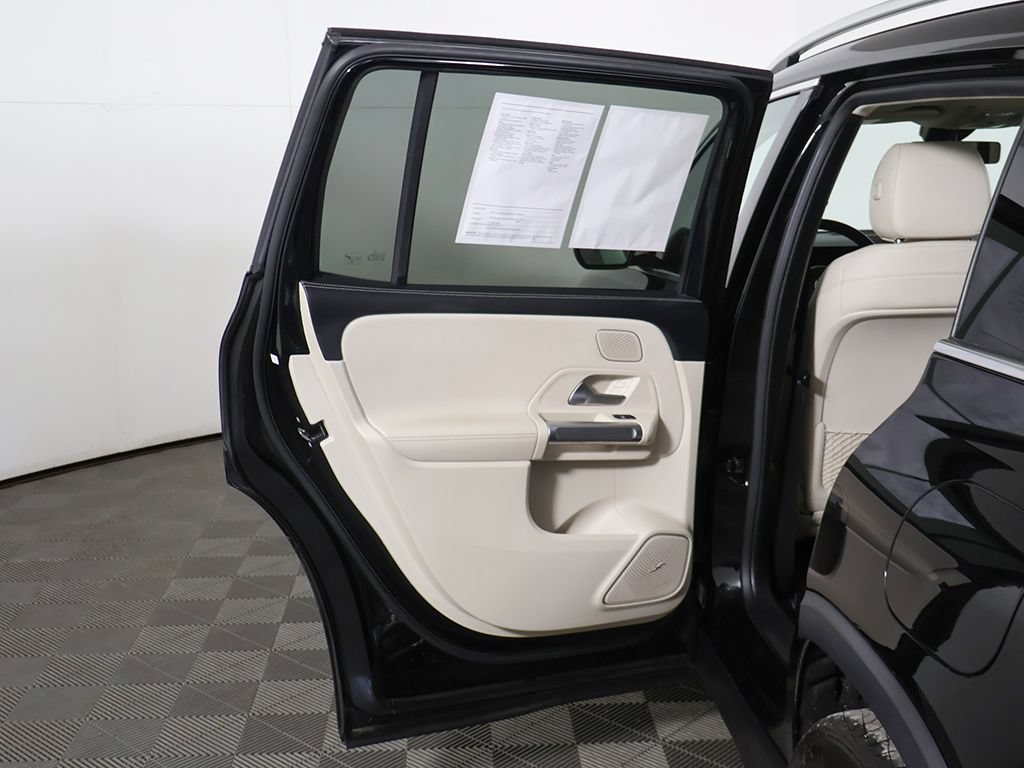 Used 2021 Mercedes-Benz GLB 250 4MATIC w/ Premium Package image 22