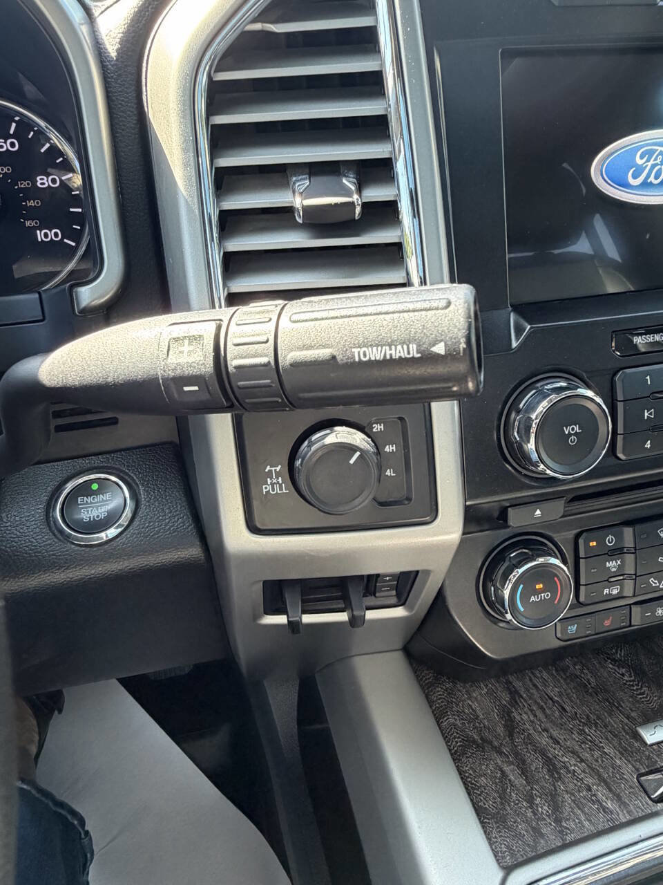 Used 2017 Ford F250 Lariat w/ Lariat Ultimate Package AWD/4WD image 27