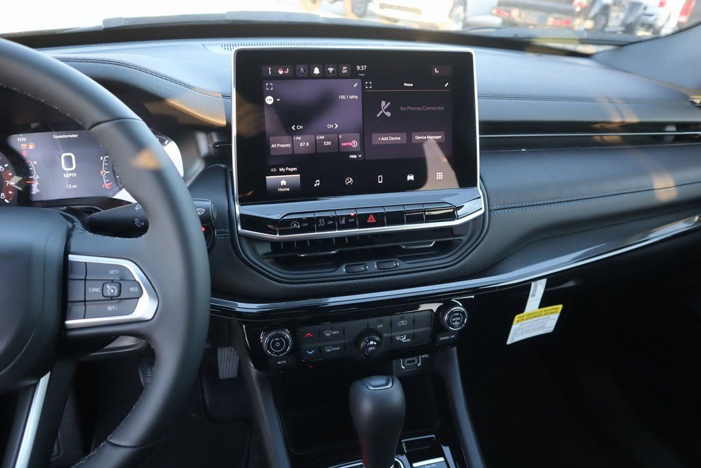 New 2026 Jeep Compass Latitude image 5