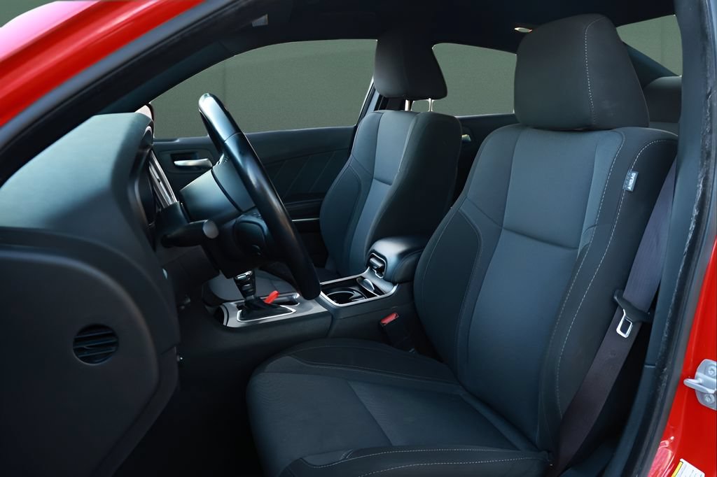 Used 2022 Dodge Charger SXT RWD image 2