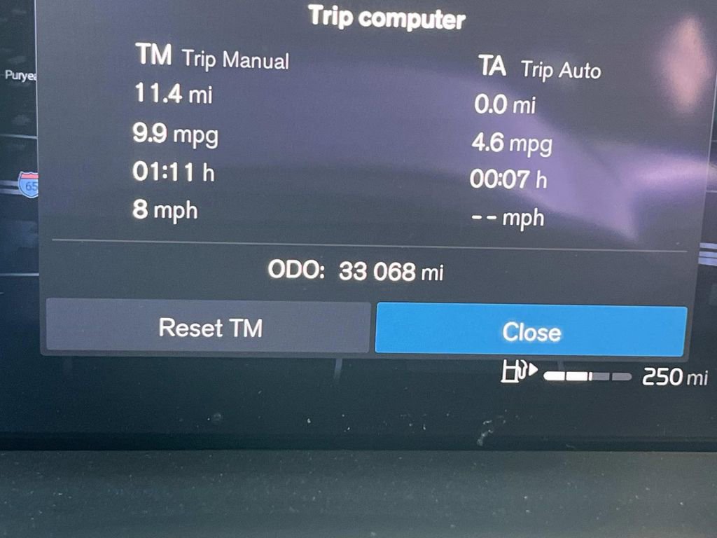 Used 2022 Volvo XC60 B5 R-Design w/ Climate Package image 39