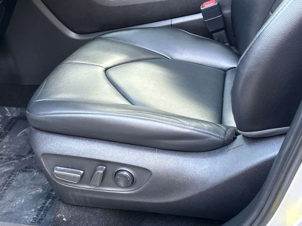 Used 2022 Toyota Highlander XLE image 23