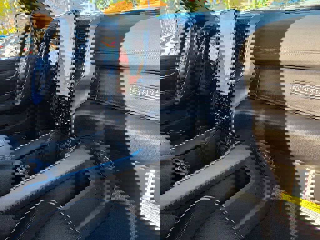 New 2026 RAM 2500 Laramie AWD/4WD image 13