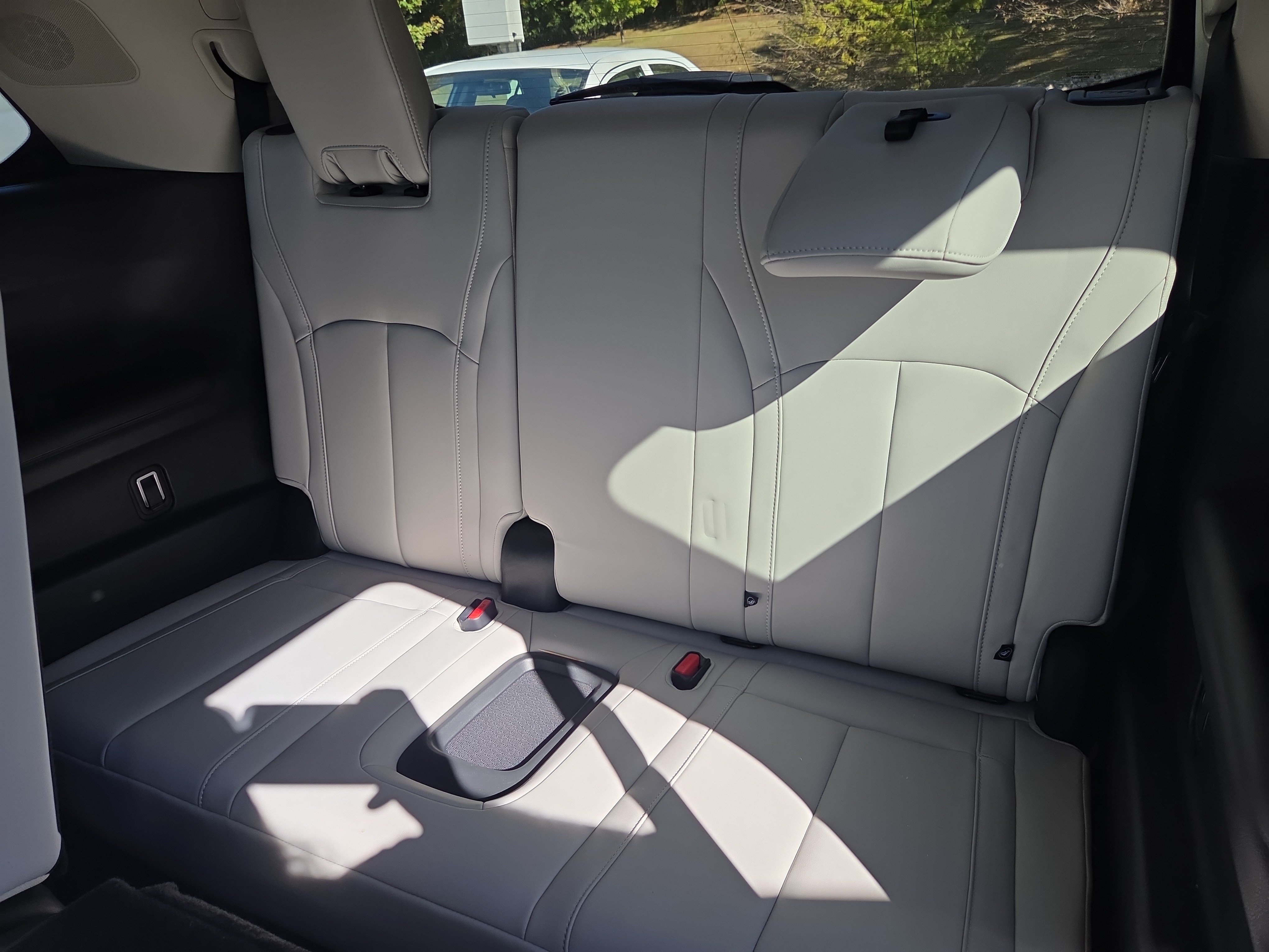 Used 2027 INFINITI QX60 Luxe w/ Cargo Package AWD/4WD image 9
