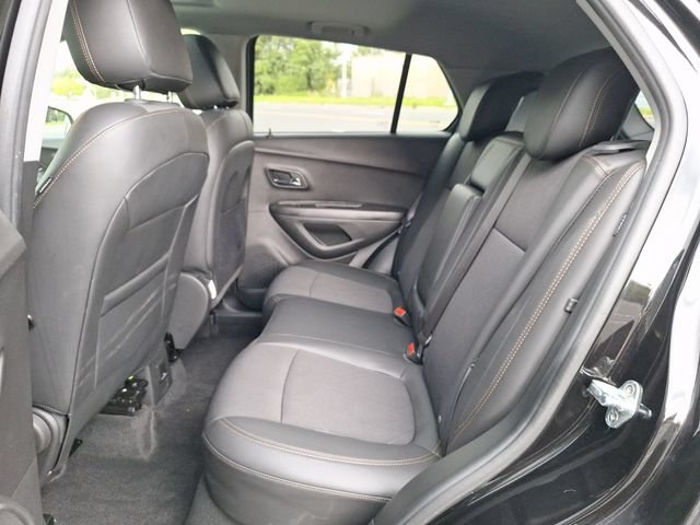 Used 2020 Chevrolet Trax LT w/ Sun & Sound Package FWD image 22