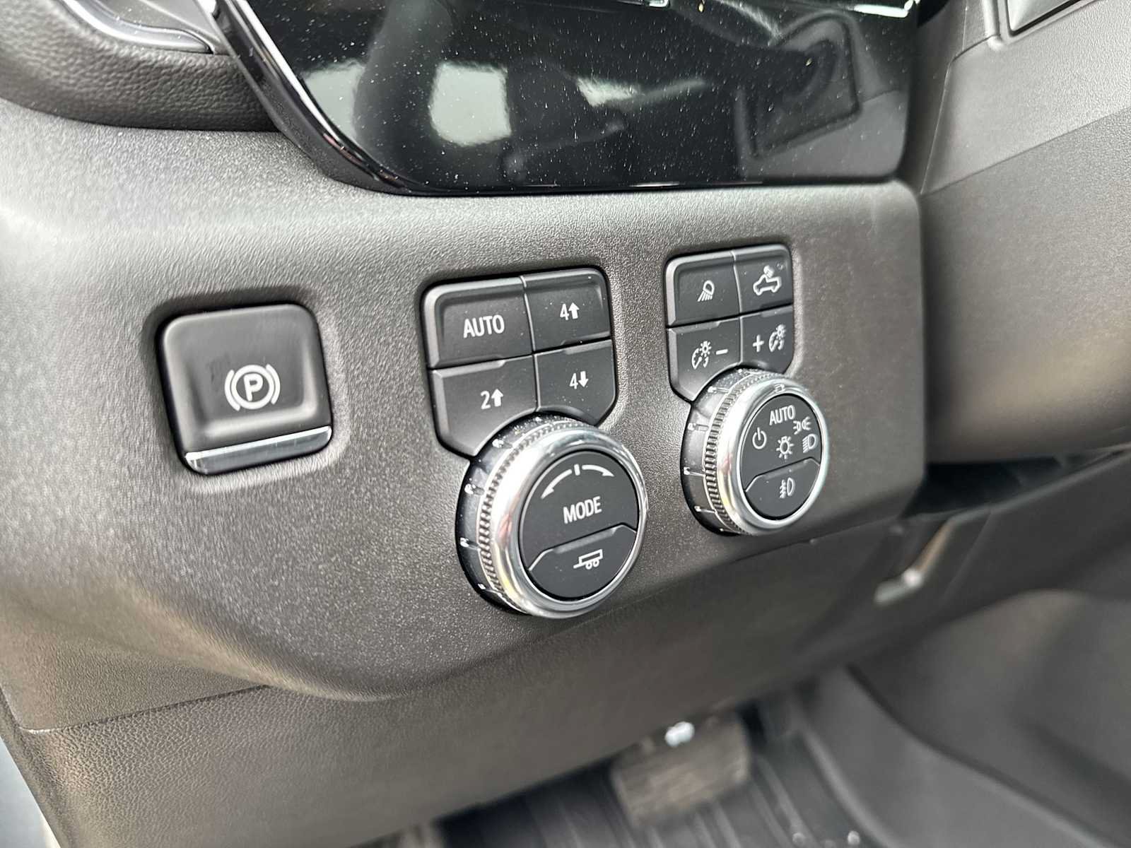 New 2025 GMC Sierra 1500 Elevation w/ Elevation Premium Package AWD/4WD image 32
