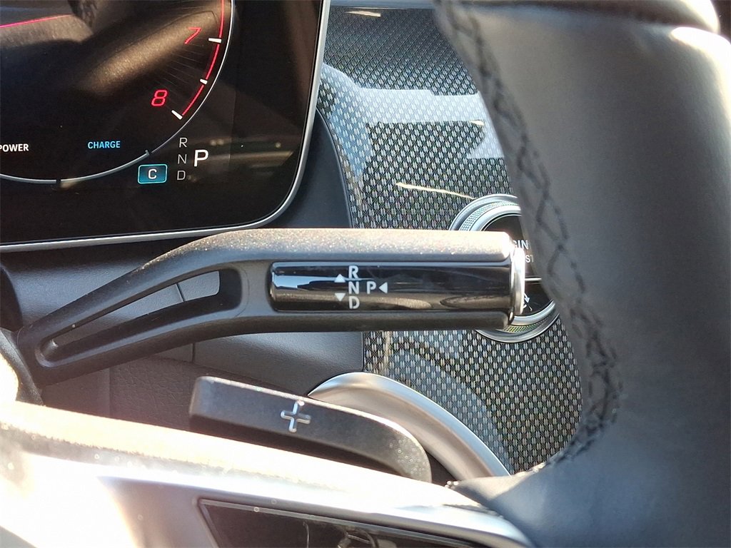 Used 2025 Mercedes-Benz GLC 300 4MATIC image 11