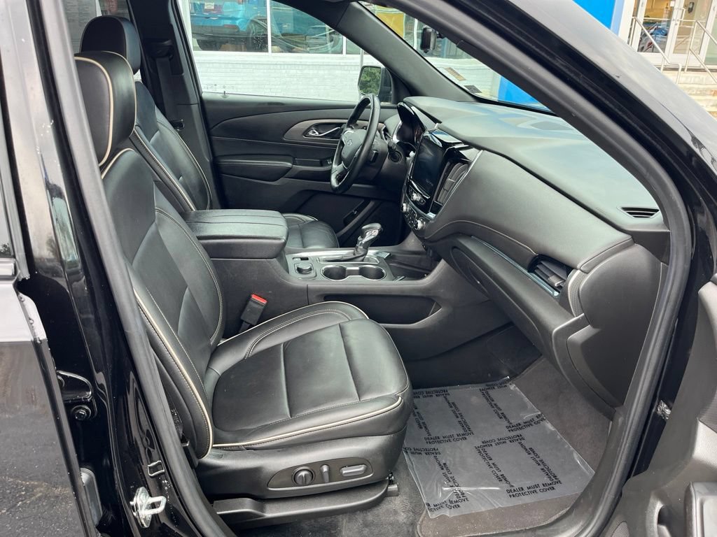 Used 2023 Chevrolet Traverse Premier w/ Redline Edition FWD image 57