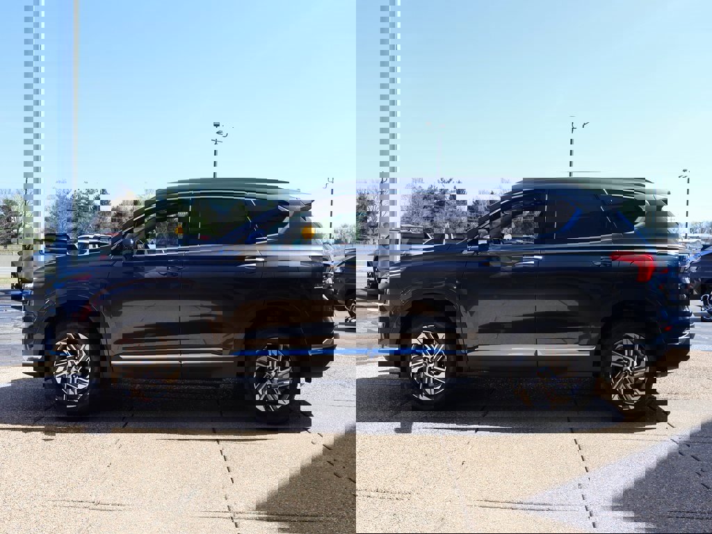 Used 2023 Hyundai Santa Fe SEL w/ Premium Package image 3