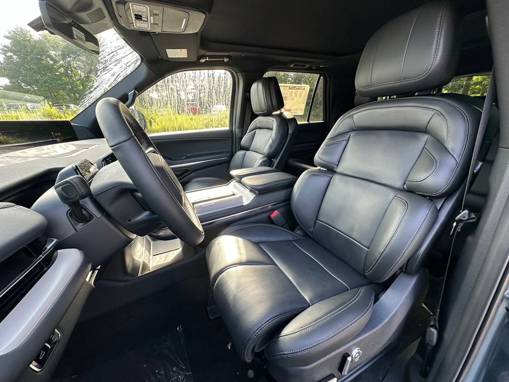 New 2027 Lincoln Navigator Reserve w/ Jet Appearance Package AWD/4WD image 16