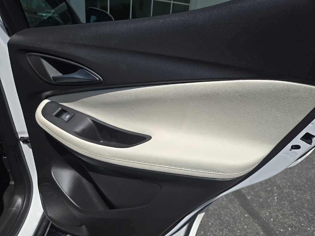 Used 2023 Buick Encore GX Essence w/ Experience Buick Package FWD image 34