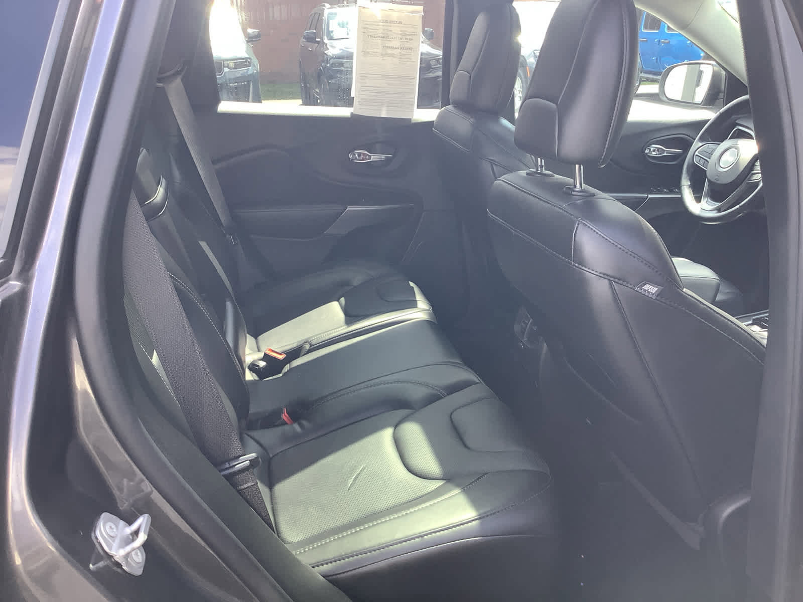 Used 2019 Jeep Cherokee Limited image 8