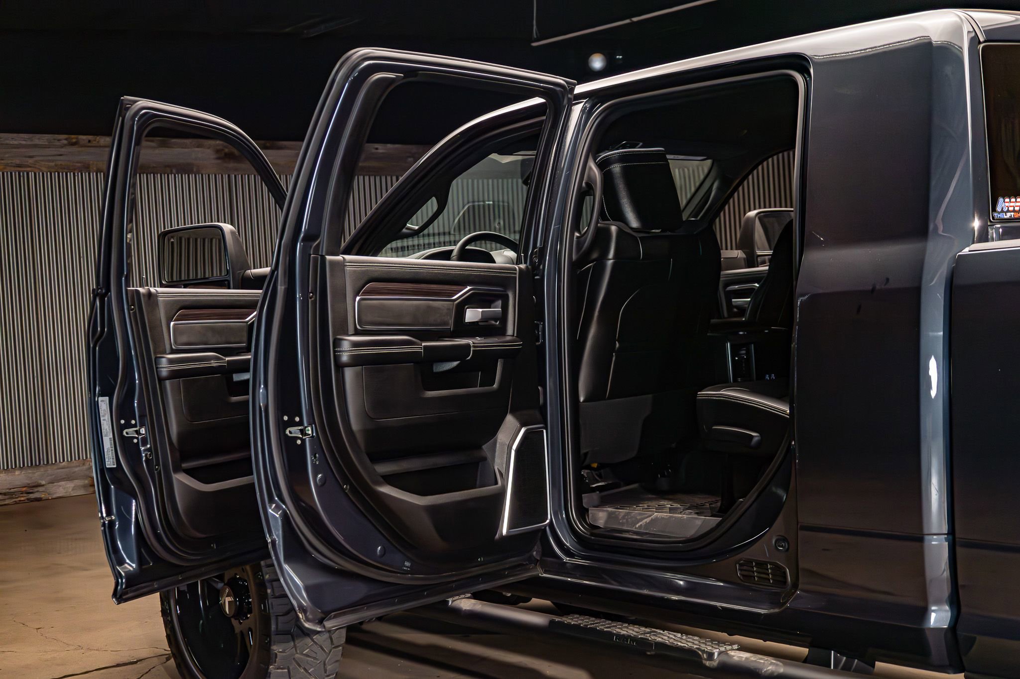 Used 2025 RAM 2500 Laramie w/ Night Edition AWD/4WD image 23