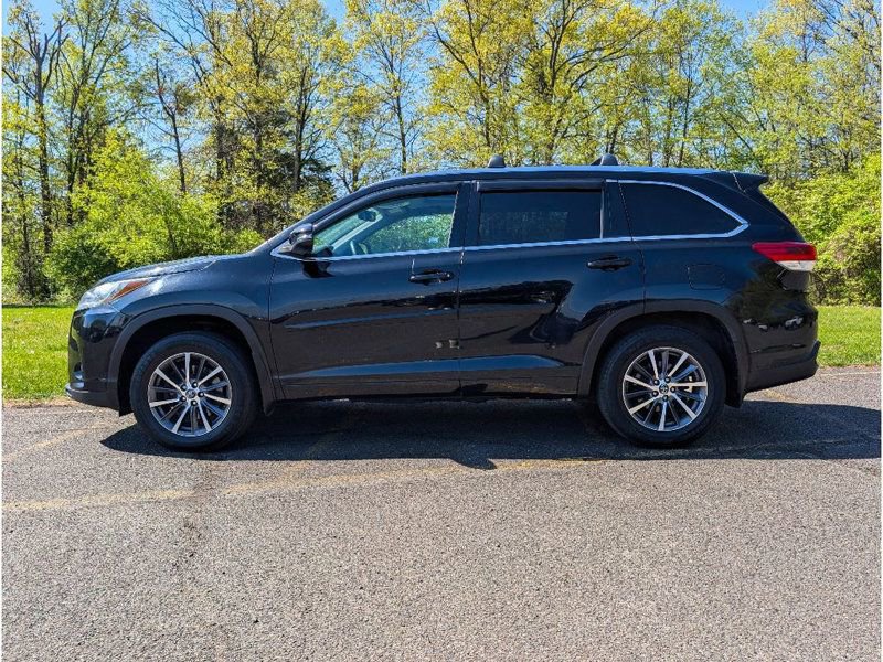 Used 2018 Toyota Highlander XLE AWD/4WD image 9