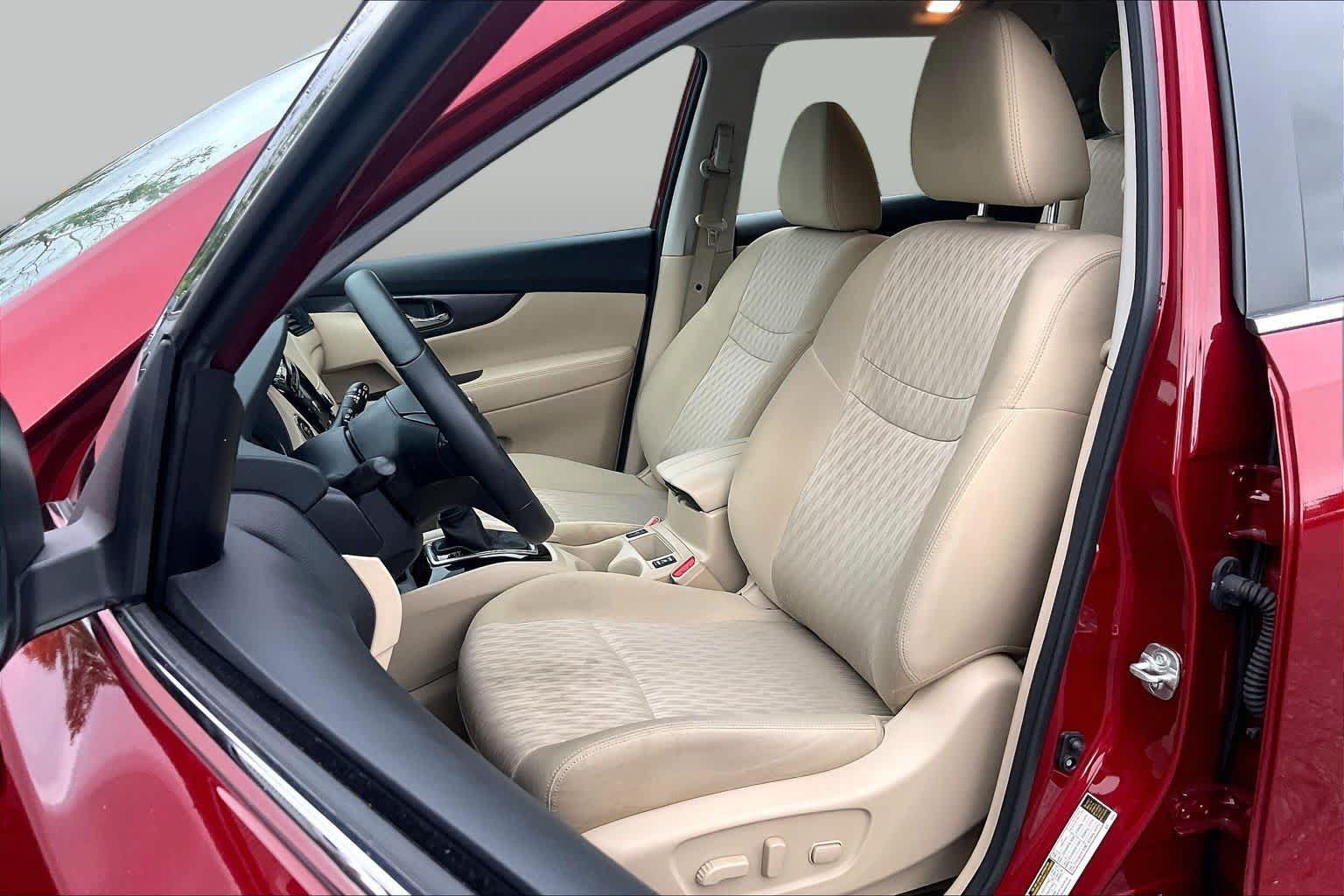 Used 2020 Nissan Rogue SV w/ Sun & Sound Touring Package AWD/4WD image 7